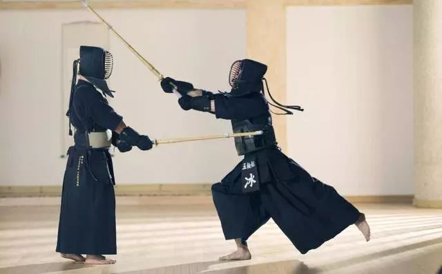 成龙武术_成龙的武术背景与训练经历_成龙武术背景训练经历介绍