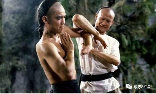 成龙练武术的视频_成龙的武术背景与训练经历_成龙武术背景训练经历介绍