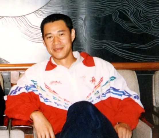 成龙武术背景训练经历了什么_成龙的武术背景与训练经历_成龙的武术套路