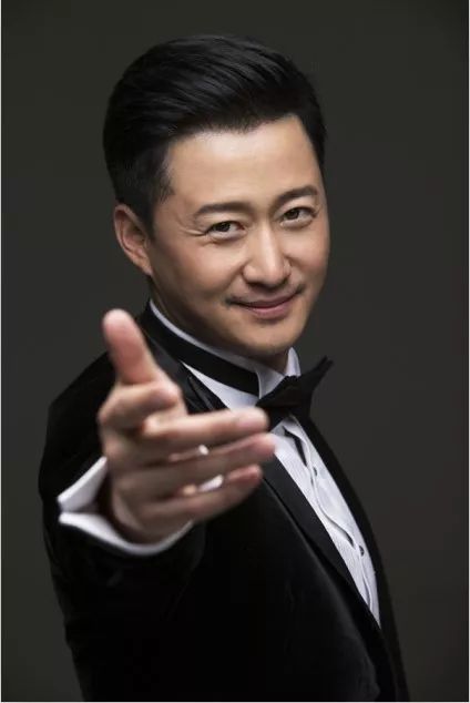成龙练武术的视频_成龙武术背景训练经历了什么_成龙的武术背景与训练经历