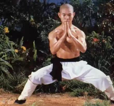 李连杰塑造的人物形象_李连杰电影的配角_李连杰的角色塑造与艺术追求
