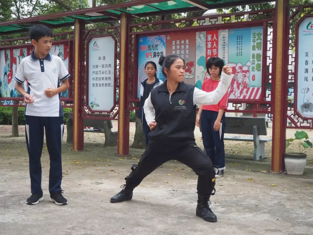 华晨宇与学生音乐团队合作，传授创作经验_华晨宇创作_华晨宇指导学员