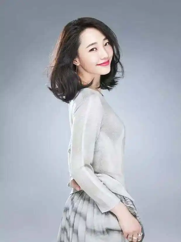 白百何：从20亿票房女王到幸福婚姻的甜蜜人生